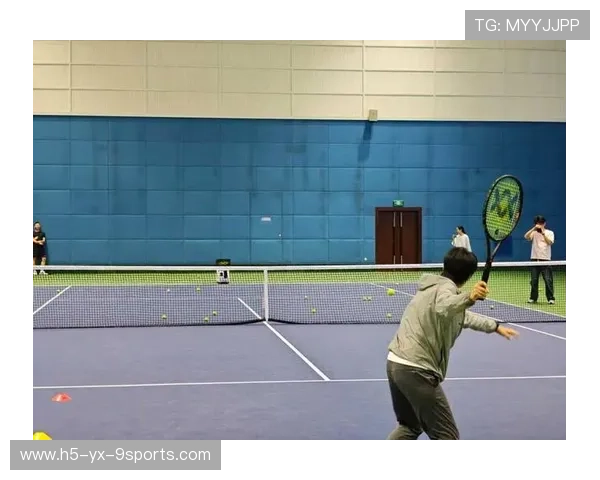 _网球教练的秘密武器：专业技巧他一一揭秘_，网球教练视频教程