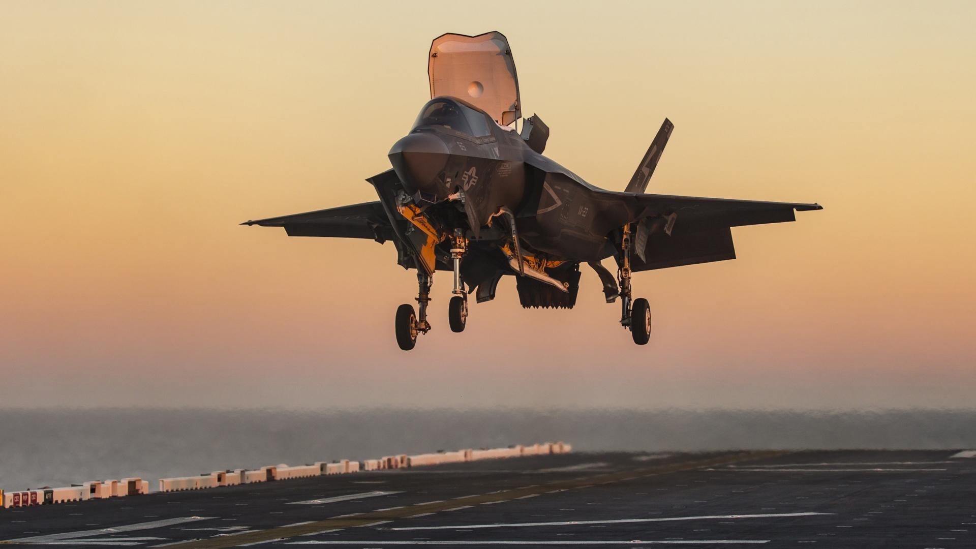 “新加坡见证泳池奇迹!2025世界游泳锦标赛极限挑战开启”