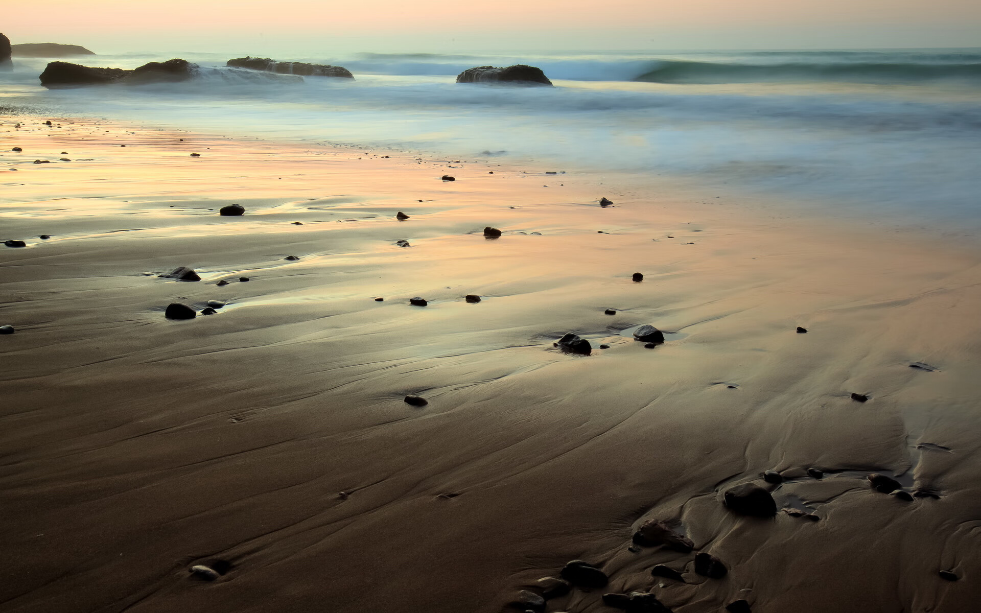 九游官网pc-传控型中场是否更适合面对高压对抗型对手，传控打法和防守反击